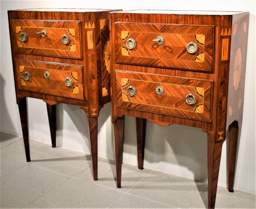 XVIIIe siècle - Paire de petite commode Louis XVI - Italie XVIIIe